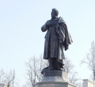 Pomnik Adama Mickiewicza na Krakowskim Przedmieściu w Warszawie.