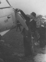 Przekazanie wojsku eksadry lotniczej ufundowanej przez Związek Skarbowców RP w maju 1935 r.