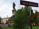 Pomnik Adama Mickiewicza na skwerze  jego imienia w Warszawie.
