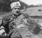 Bogusław Samborski jako generał żandarmerii w jednej ze scen filmu „Dziesięciu z Pawiaka”. (2)