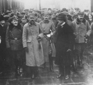 Powitanie Józefa Piłsudskiego na Dworcu Wiedeńskim w Warszawie po przybyciu z Krakowa 12.12.1916 r.