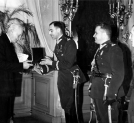 Wręczenie prezydentowi RP Ignacemu Mościckiemu odznaki pamiątkowej przez delegacje Gabinetu Wojskowego, Warszawa 07.12.1938 r.