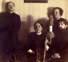Nela z mężem Erazmem, matką Idalią Miłkowską oraz Edwardem Abramowskim.