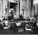 Inauguracyjne posiedzenie Ogólnopolskiego Komitetu Pomocy Zimowej Bezrobotnym w Sali Wielkiej Zamku Królewskiego w Warszawie 28.10.1937 r.