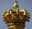 Korona królewska na szczycie Bramy Koronnej Zwingeru w Dreźnie.