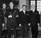 Członkowie zarządu Polskiego Banku Emisyjnego u gubernatora Hansa Franka na Wawelu w styczniu 1940 r.