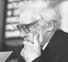 Bogdan Suchodolski podczas Kongresu Intelektualistów w Obronie Pokojowej Przyszłości Świata w Hotelu Victoria w Warszawie w styczniu 1986 r.