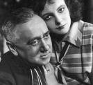 Maria Zarębińska i Bolesław Szczurkiewicz w przedstawieniu "Proboszcz wśrod biedaków" Clementa Vautela w Teatrze Polskim w Poznaniu w 1930 r.