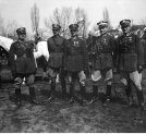Oficerowie i żołnierze Szwadronu Przybocznego Naczelnika Państwa na terenie koszar w Warszawie w 1923 roku.