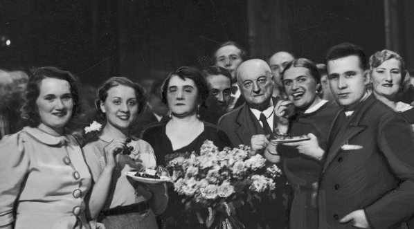  Przyjęcie imieninowe u śpiewaczki Janiny Korolewicz-Waydowej w 1935 r.  