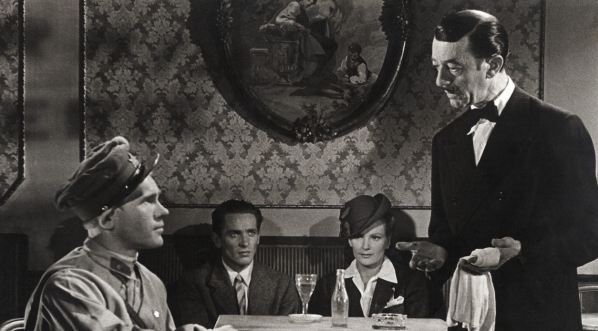  Scena z filmu Michała Waszyńskiego "Wielka droga" z 1946 roku.  