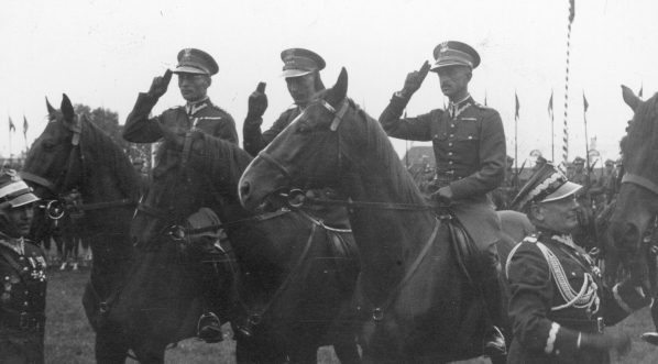  Zawody jeździeckie o mistrzostwo armii w Białymstoku w sierpniu 1928 roku.  