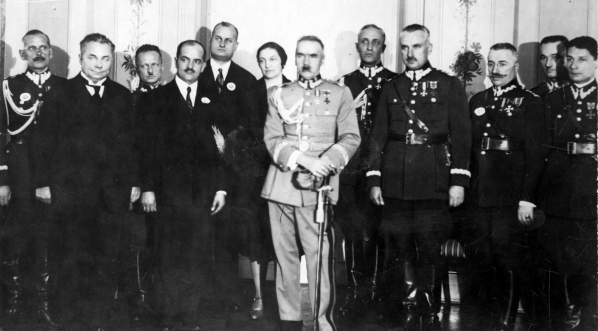  Józef Piłsudski marszałek Polski w towarzystwie swoich współpracowników, Warszawa 1928 r.  