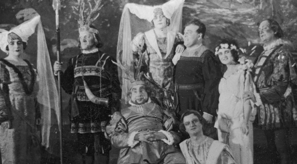  Przedstawienie operowe "Wesołe Kumoszki z Windsoru" Giuseppe Verdiego w Teatrze Wielkim w Poznaniu w 1925 roku.  