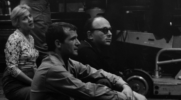  Realizacja filmu Edwarda Skórzewskiego i Jerzego Hoffmana "Gangsterzy i filantropi" w 1962 roku.  