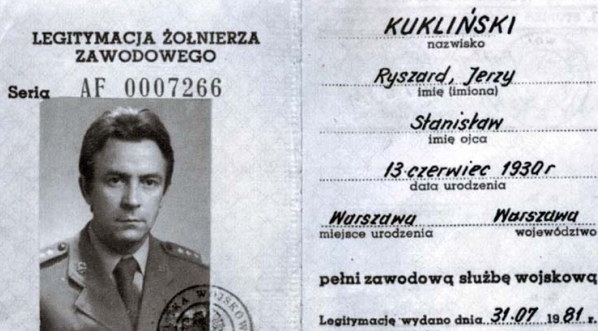  Legitymacja żołnierza zawodowego Ryszarda Kuklińskiego.  
