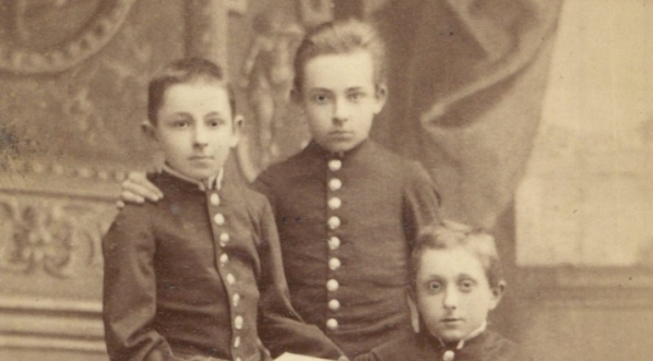 Portret braci Kazimierza, Bohdana i Jana Kelles-Krauz z 1895 roku.  