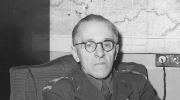  Tadeusz Piskor - generał, po wyjściu z obozu jenieckiego. (Czesław Datka,  kwiecień 1945 r.)  