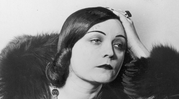  Pola Negri, polska aktorka teatralna i filmowa, międzynarodowa gwiazda kina niemego.  