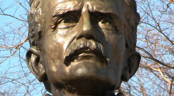  Popiersie Tytusa Chałubińskiego z pomnika w Zakopanem.  