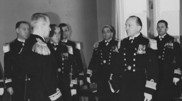  Uroczysta dekoracja odznaczeniami oficerów Marynarki Wojennej 11.11.1938 r.  
