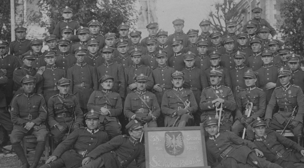  Słuchacze szkoły podoficerskiej 38 Pułku Piechoty Strzelców Lwowskich w Przemyślu w 1926 roku.  