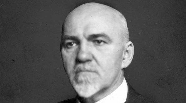  Tadeusz Łopuszański, minister wyznań religijnych i oświecenia publicznego. Fotografia portretowa.  