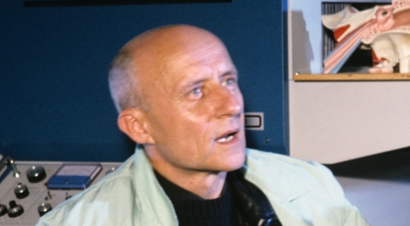  Marek Walczewski w filmie Tadeusza Kijańskiego "Chichot Pana Boga" z 1988 roku.  