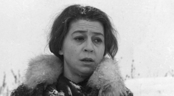  Halina Mikołajska w filmie Andrzeja Brzozowskiego "Przy torze kolejowym" z 1963 roku.  