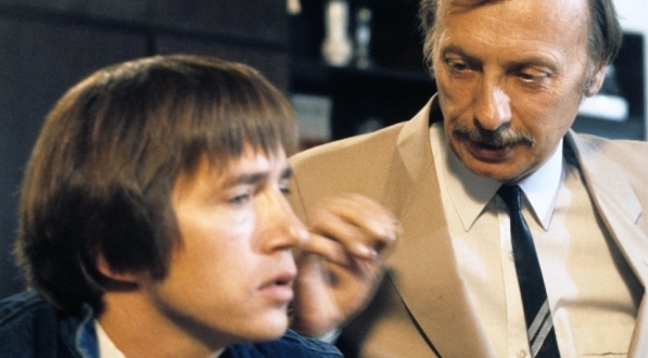  Mieczysław Hryniewicz i Wojciech Pokora w serialu Stanisława Barei "Zmiennicy" z 1986 roku.  