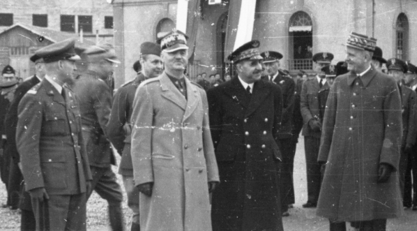  Wizyta gen. Władysława Sikorskiego w centrum szkoleniowym Polskich Sił Powietrznych w Bron 27.03.1940 r. (3)  
