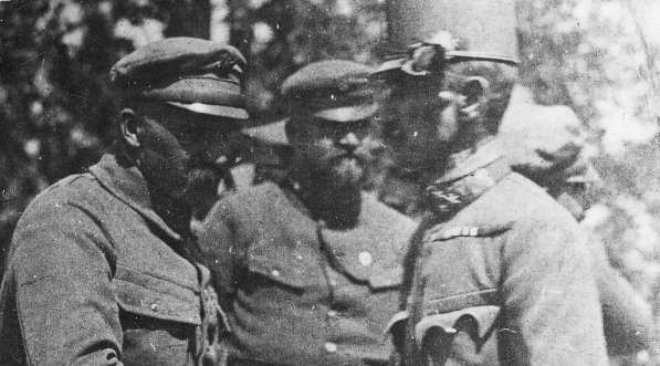  Spotkanie oficerów Komendy Legionów Polskich z oficerami I Brygady w sierpniu 1916 roku.  