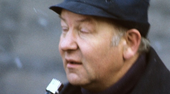  Jan Łomnicki w trakcie realizacji filmu "Ocalić miasto" z 1976 roku.  