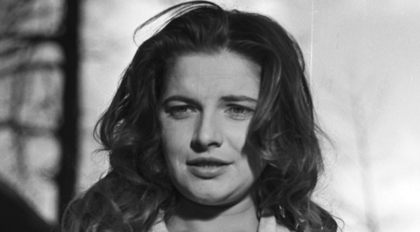  Teresa Iżewska w filmie Czesława Petelskiego  "Baza ludzi umarłych" z 1958 roku.  
