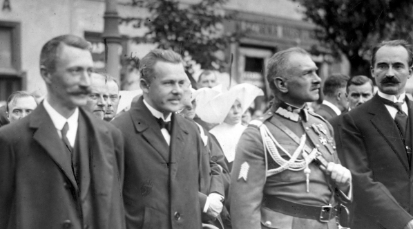  Pogrzeb wojewody kieleckiego Ignacego Manteuffla w Warszawie w sierpniu 1927 roku. (2)  
