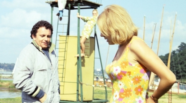  Andrzej Kondratiuk podczas realizacji filmu "Dziura w ziemi" w 1970 roku.  