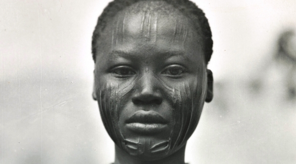  Francuska Afryka Równikowa, kobieta z ludu Sara.  