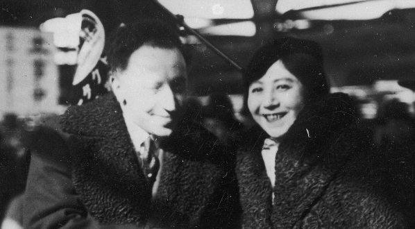  Pianista Artur Rubinstein po przyjeździe do Tokio w 1935 roku.  