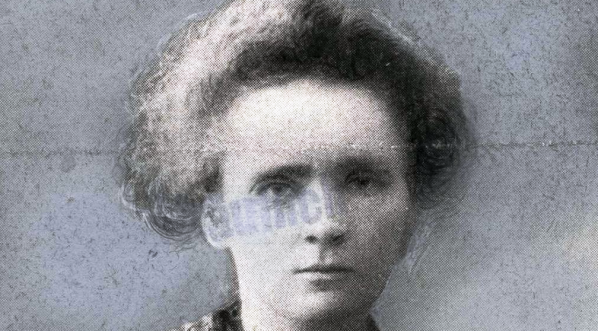  Nobelprijswinnaars. De Pools-Franse natuur- en scheikundige Marie Curie (1867-1934), samen met haar echtgenoot winnaar van de Nobelprijs voor de Natuurkunde, 1903 en Scheikunde, 1911 . Plaats onbekend, 1911 of eerder.  