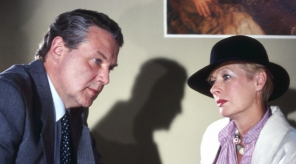  Leonard Pietraszak i Wanda Koczeska w filmie Ryszarda Rydzewskiego "Menedżer" z 1985 roku.  