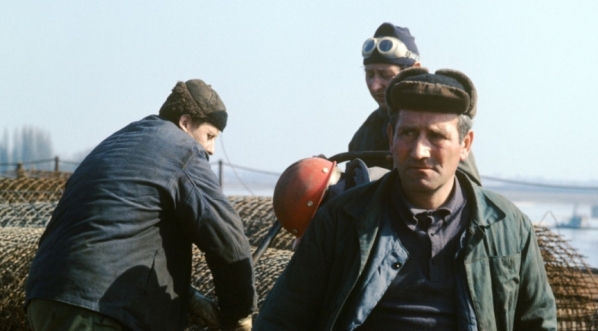  Scena z filmu Janusza Zaorskiego "Chleba naszego powszedniego" z 1974 roku.  