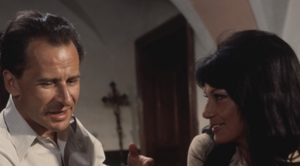 Zygmunt Hübner  i Ewa Krzyżewska w filmie Jerzego Passendorfera "Akcja Brutus" z 1970 roku.  