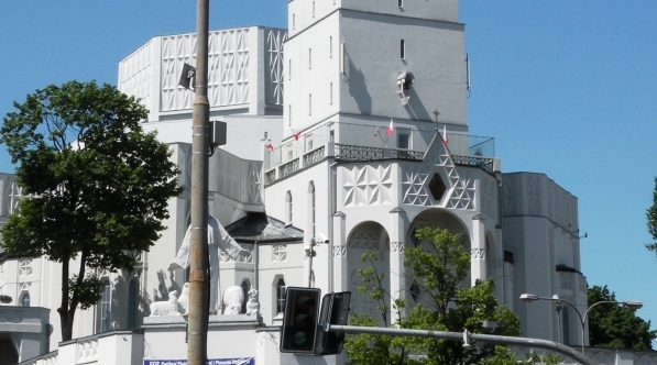  Kościół pw. Chrystusa Króla i św. Rocha zbudowany według projektu Oskara Sosnowskiego.  
