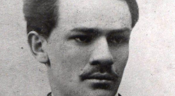  Portret młodzieńczy Stefana Żeromskiego w mundurze szkolnym  