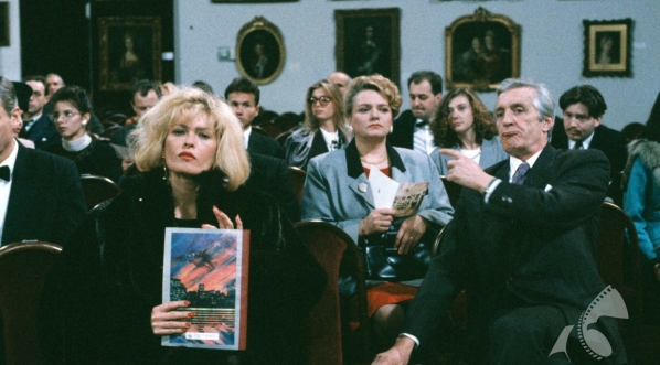  Scena z filmu Jerzego Gruzy "Czterdziestolatek. Dwadzieścia lat później" z 1993 roku.  