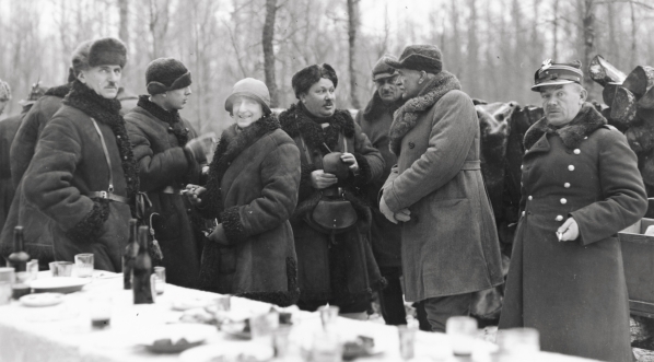  Polowanie z udziałem prezydenta RP Ignacego Mościckiego w ordynacji księcia Karola Mikołaja Radziwiłła w styczniu 1931 roku.  