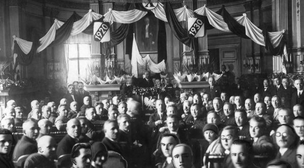  Zjazd z okazji 10-lecia istnienia Stowarzyszenia Urzędników Poznańskiego Samorządu Wojewódzkiego w Poznaniu w 1930 roku.  