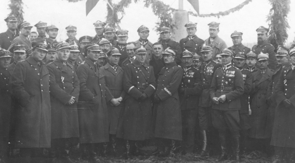  Uroczystości rocznicowe na polu bitwy pod Mołotkowem w latach 1929-1930.  