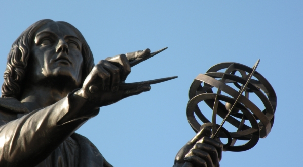  Pomnik Mikołaja Kopernika w Warszawie (detal).  