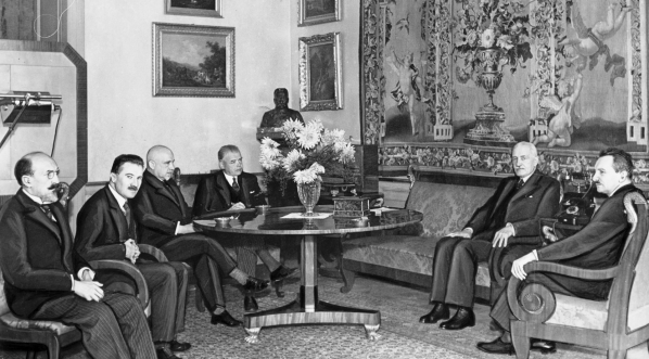  Nowowybrani rektorzy szkół wyższych u prezydenta RP Ignacego Mościckiego, Warszawa, październik 1936 rok.  